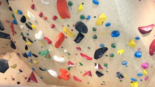 宮城県のクライミング施設「クライミングジム B'nuts（ビーナッツ） 仙台店」